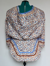 Load image into Gallery viewer, Aujaq Amaut - Brown and Blue Floral