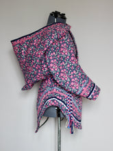 Load image into Gallery viewer, Aujaq Amaut - Navy with pink Floral