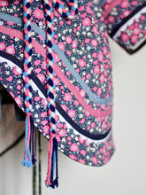 Load image into Gallery viewer, Aujaq Amaut - Navy with pink Floral