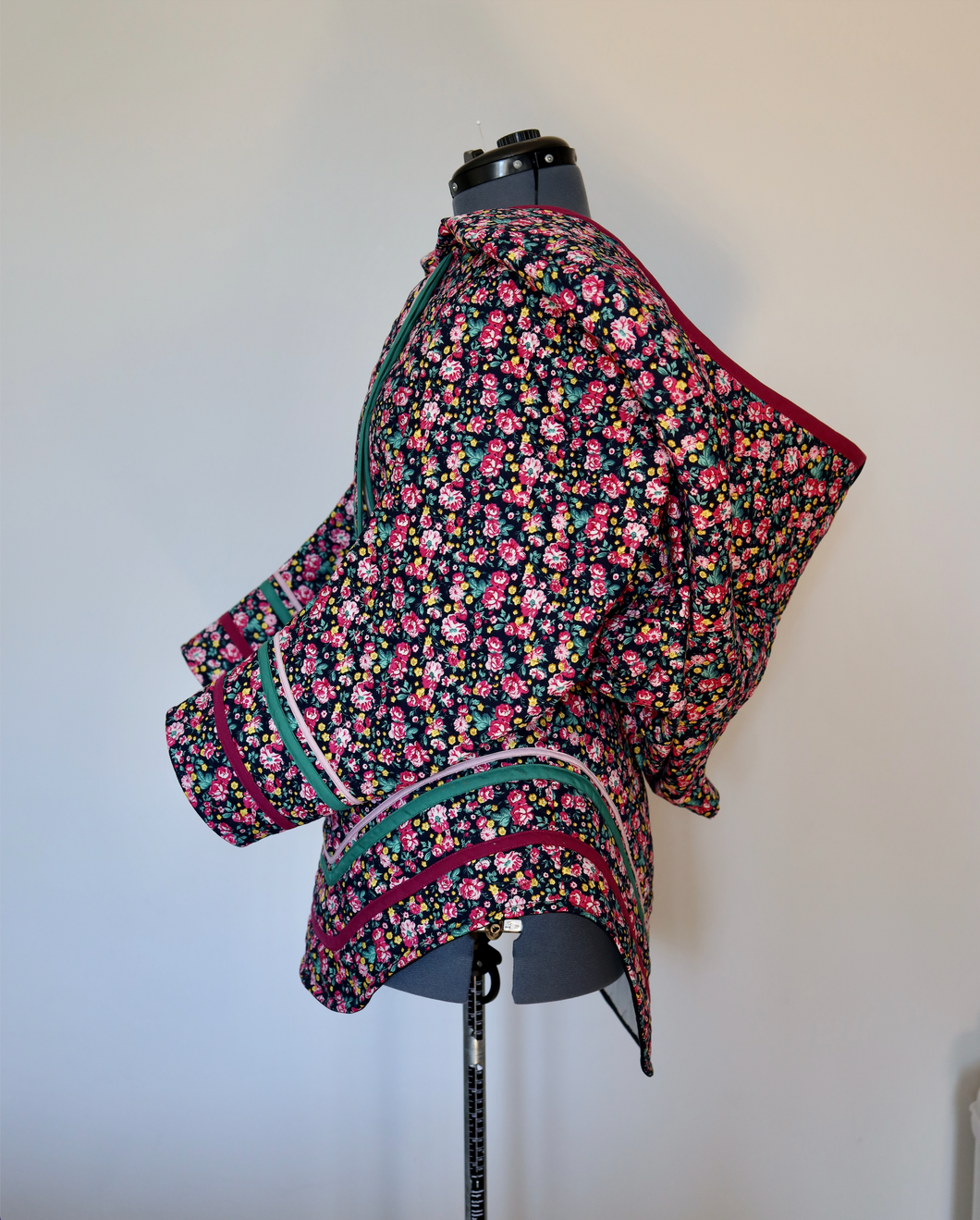 Aujaq Amauti - Black with Pink Floral